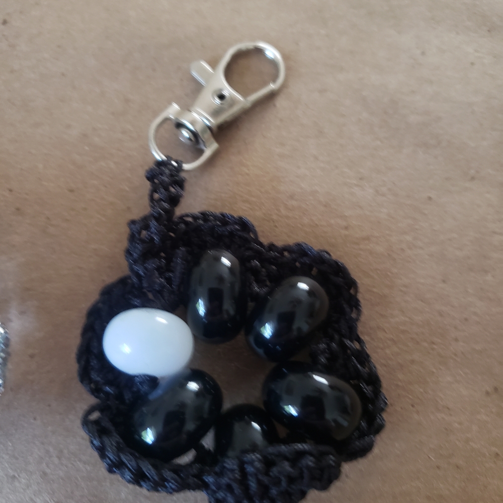 Set Of 3 Crochet Flower Keychains - Picture 4 of 6